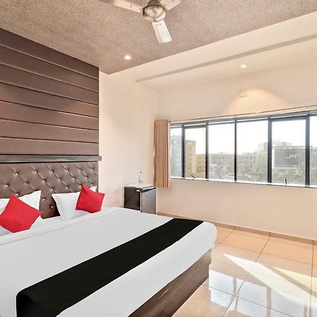 Dev Motel And Banquet Nadiad Exterior photo