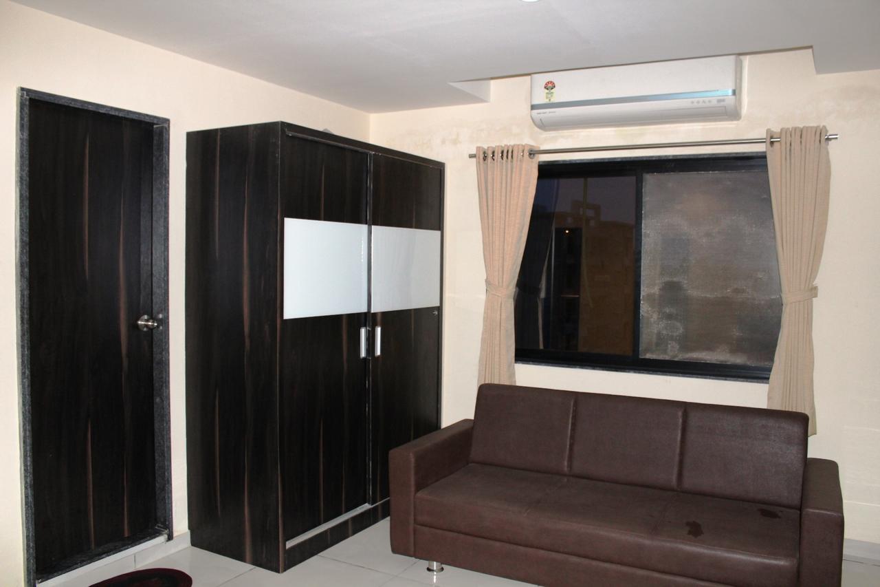 Dev Motel And Banquet Nadiad Exterior photo