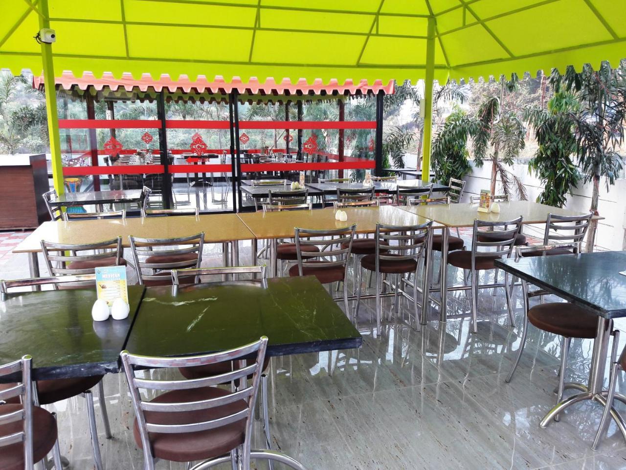 Dev Motel And Banquet Nadiad Exterior photo