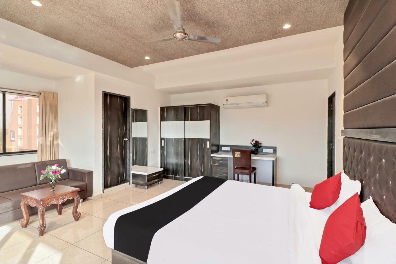 Dev Motel And Banquet Nadiad Exterior photo