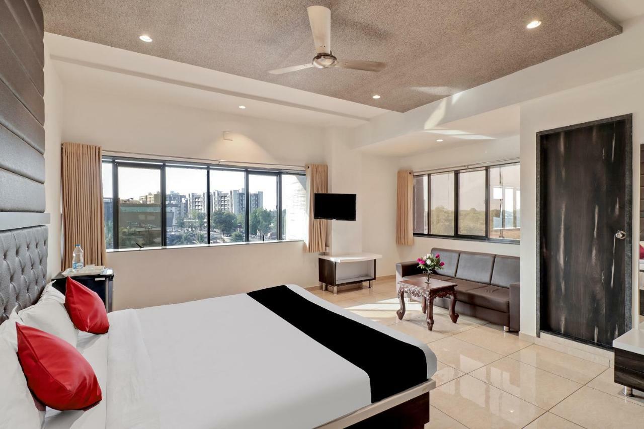 Dev Motel And Banquet Nadiad Exterior photo