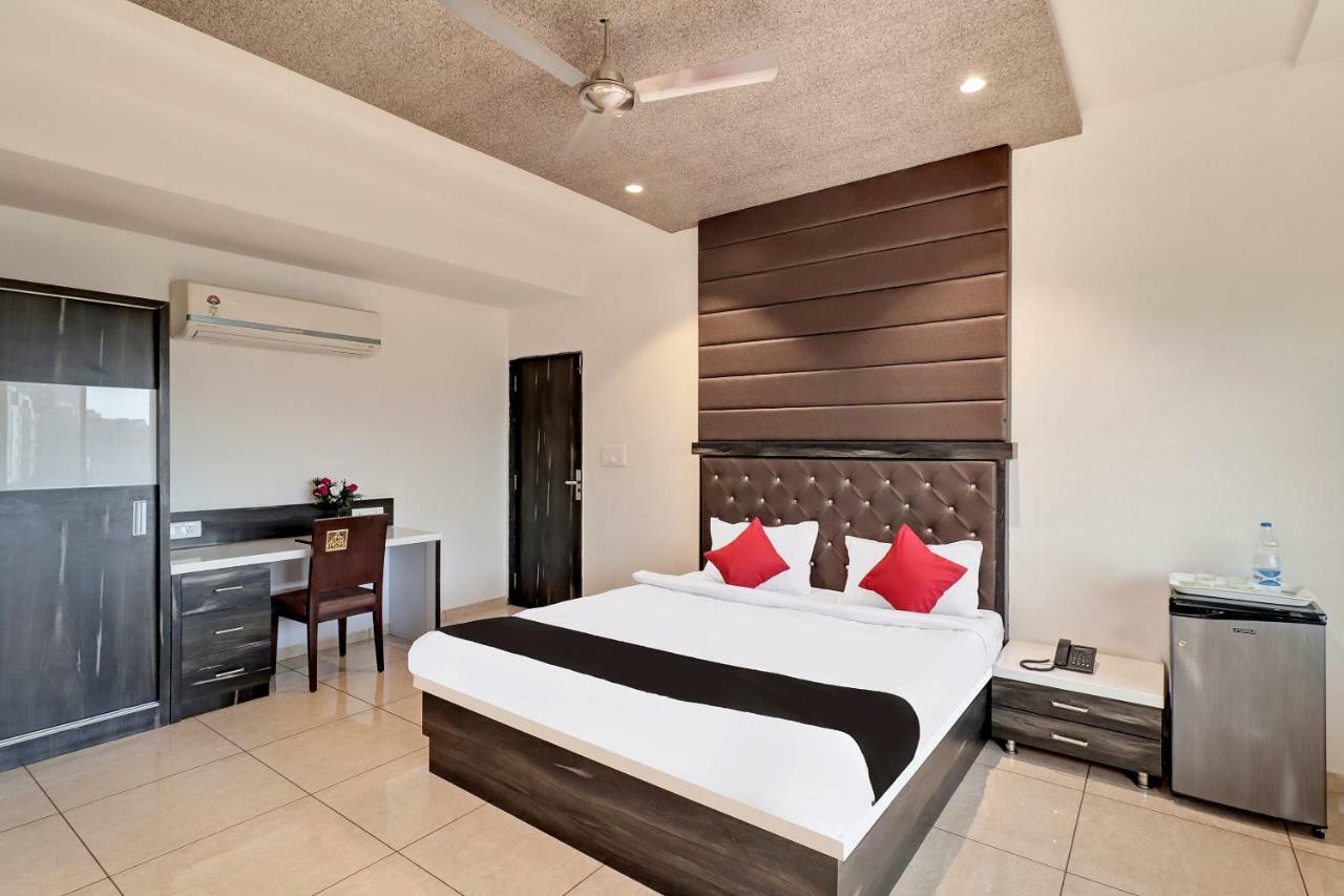 Dev Motel And Banquet Nadiad Exterior photo