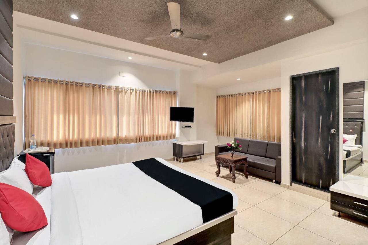 Dev Motel And Banquet Nadiad Exterior photo
